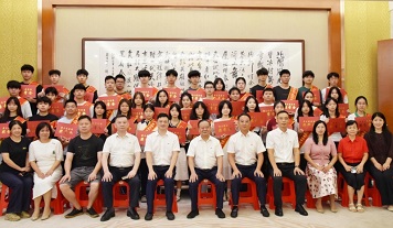 暖心护航梦想,共赴青春新程 ▏无码JK粉嫩小泬在线观看欧美-又爽又色又舒服A片免费-国产特黄又粗又硬A片-538在线啪在线观看-国产亚洲精品精品国产亚洲综合举行2025年员工子女高考奖学金发放仪式